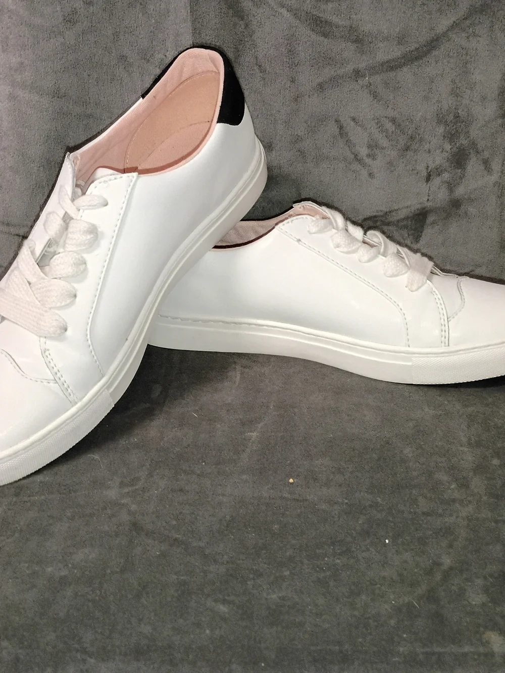 kate spade Fez White Sneakers with Black Spade Accent Size 11 EUC